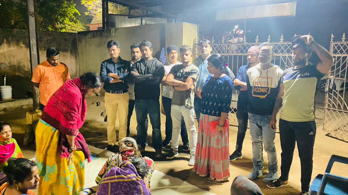 Yfaodisha's tweet photo. Youth For Action  ର 3ୟ ବାର୍ଷିକ ପ୍ରତିଷ୍ଠା ଦିବସ ଅବସର ରେ ନୀଳାଦ୍ରି ବିହାର ଅନ୍ତର୍ଗତ ବୃଦ୍ଧାଶ୍ରମ ରେ ଶୁଖିଲା ଖାଦ୍ୟ ବଣ୍ଟନ କରାଯାଇଅଛି । https://t.co/eBa9woH4aI