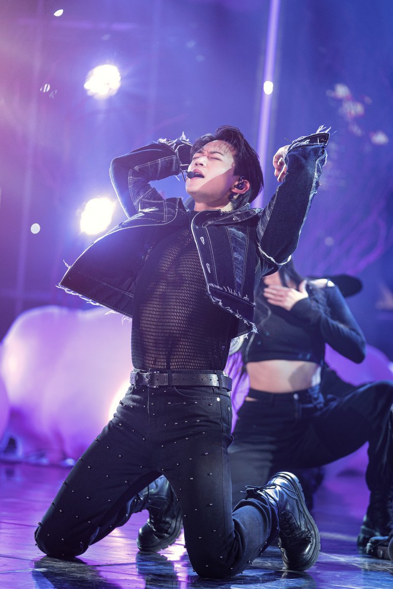 its5HINee's tweet photo. these pics of minho covering himself as soon as he’s done perfuming chase wearing the see through shirt 😭 no but why he’s so cute lol https://t.co/F7YzUyfseS