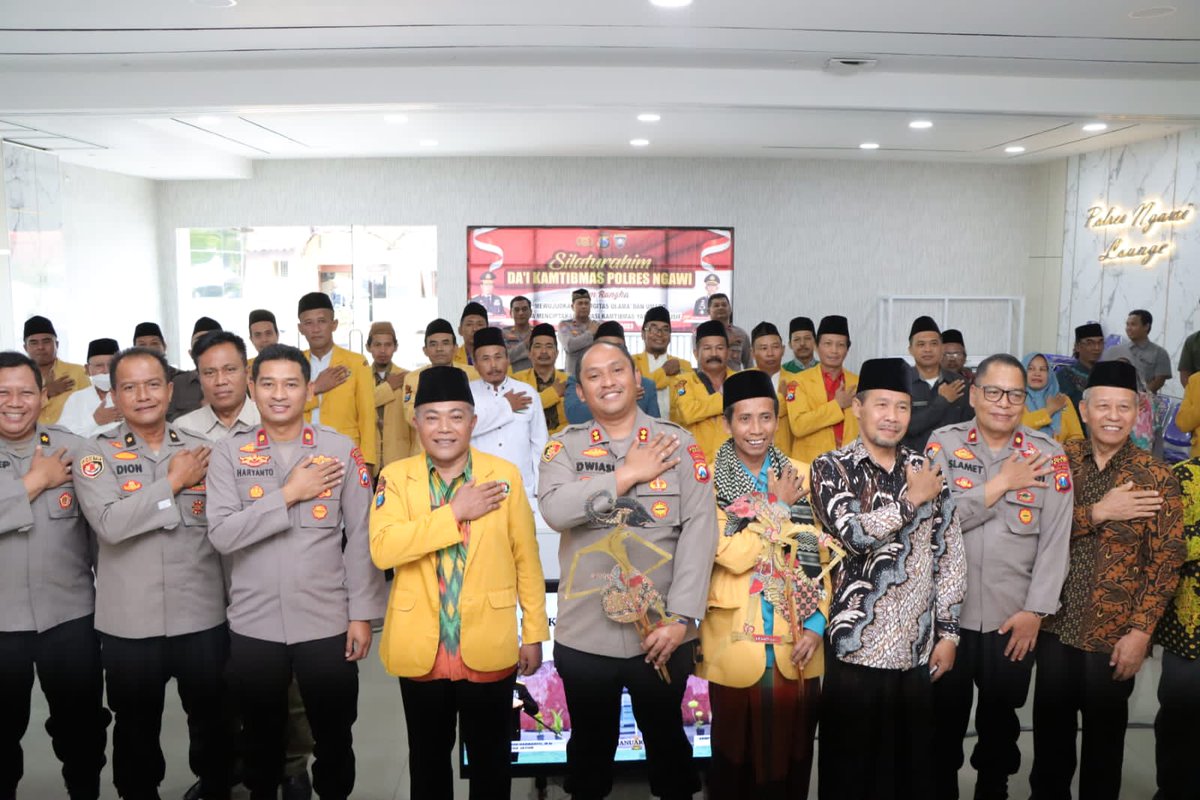 Jalin Silaturahmi, Kapolres Ngawi Ajak Da’i Jaga Kamtibmas dlvr.it/SgsHtW