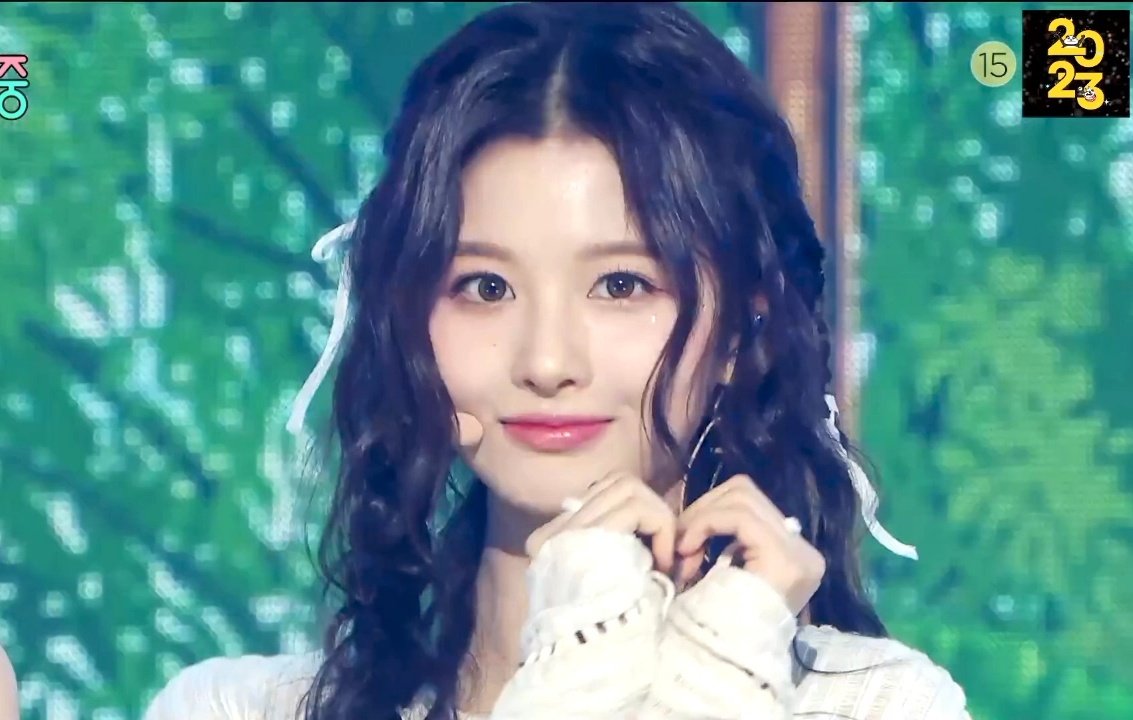 nmixxpics_'s tweet photo. Haewon and Sullyoon ending fairies for ‘Atlantis Princess’ cover stage today🧚‍♀️ https://t.co/nzAvVvGiPg