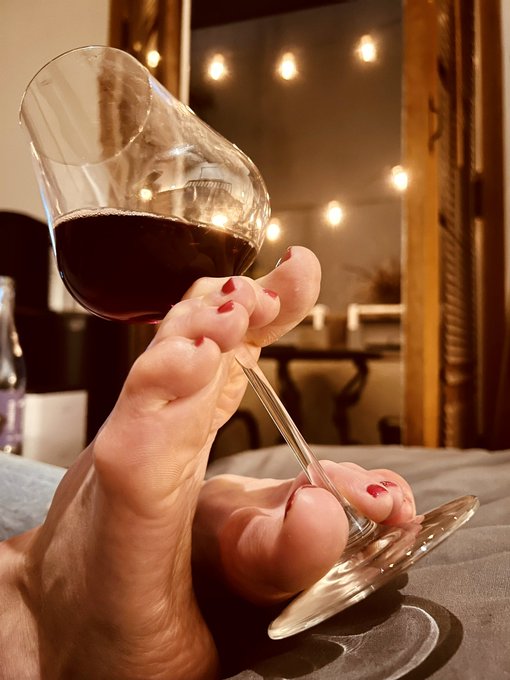 Happy Friday! 🍷 #feet #footjob #feetfinder #footfetish #feetfethish #barefeet #soles #toes #sexyfeet<a href="/tag/feet"class="tags">#feet</a><a href="/tag/footjob"class="tags">#footjob</a><a href="/tag/feetfinder"class="tags">#feetfinder</a><a href="/tag/footfetish"class="tags">#footfetish</a><a href="/tag/toes"class="tags"><span>#toes</span></a><a href="/tag/barefeet"class="tags"><span>#barefeet</span></a><a href="/tag/sexyfeet"class="tags"><span>#sexyfeet</span></a><a href="/tag/soles"class="tags"><span>#soles</span></a><a href="/tag/sexytoes"class="tags"><span>#sexytoes</span></a><a href="/tag/f"class="tags"><span>#f</span></a>