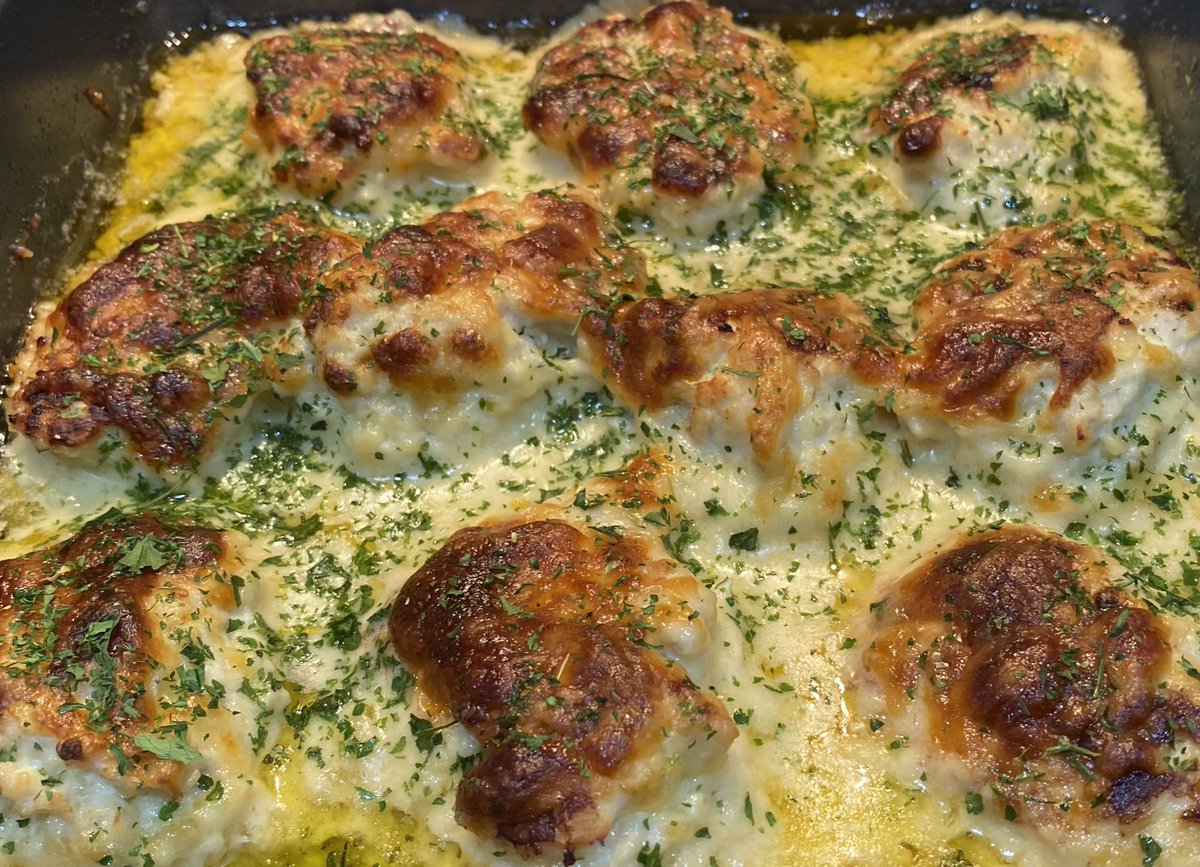 benwaterworth62's tweet photo. Homemade keto cheesy chicken meatballs
#ChefNight #Keto https://t.co/CUUTvmTy5t