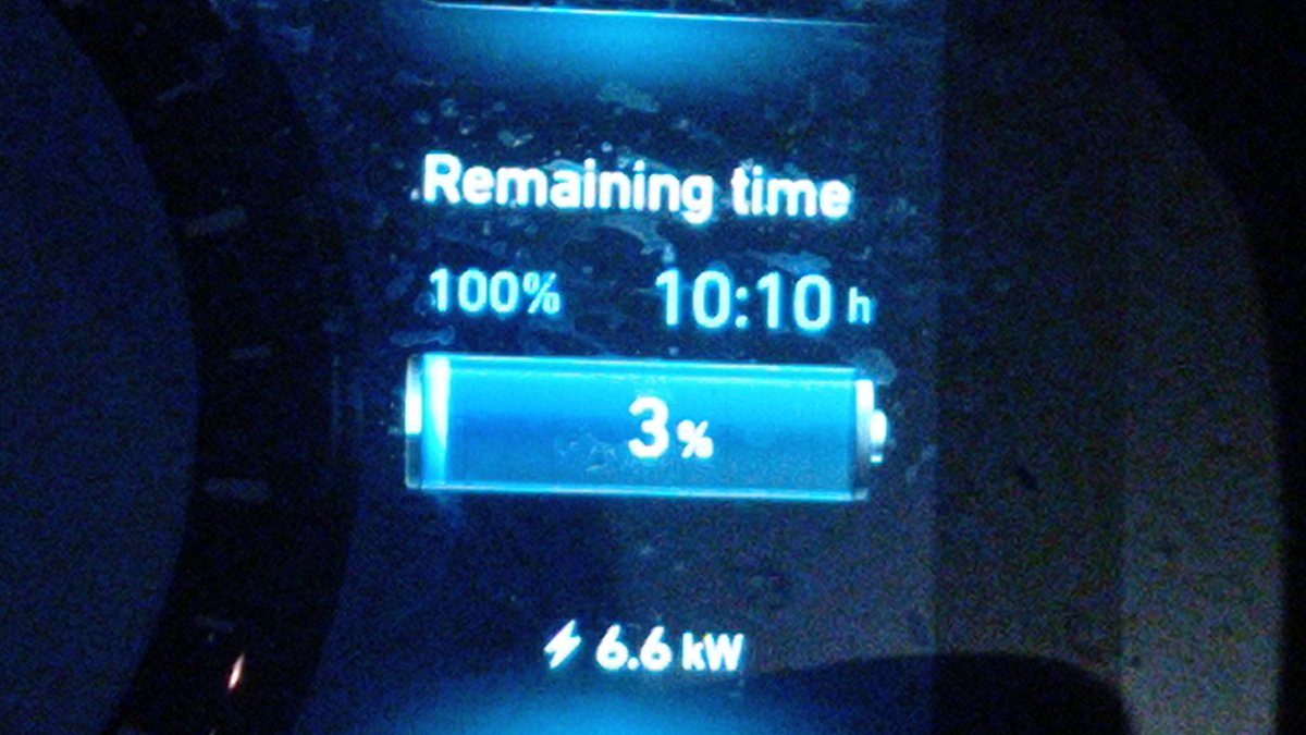 EdibleRice's tweet photo. Apparently Twiitter is under new management...  &amp; the car is demanding 10 hours charging time...    so I think I'll try this place again...   against all better advice. https://t.co/L1RFAe9TLS