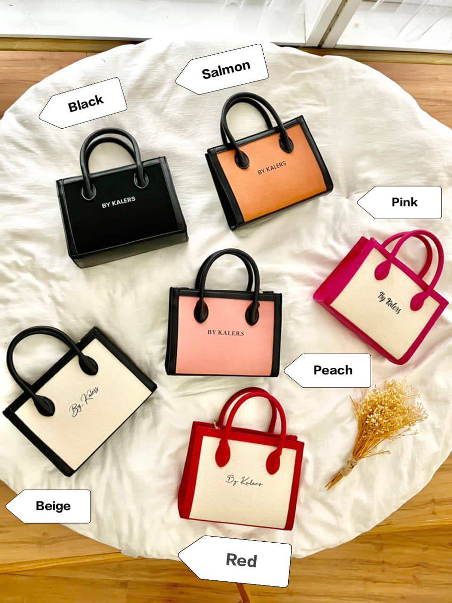 chaa_1407's tweet photo. Bestnya walaupun defect still boleh add on for custom name on bag! Suka tak? 😍

Semua mesti tak sabar nak rebut stok kan. Ingat ‼️ LIMITED STOCK and for SELECTED DESIGN ONLY.

Pembelian boleh dibuat di https://t.co/9OuwBlpuK7 . All the best &amp; Happy Shopping! ❤️ https://t.co/oDksZuFZ7p