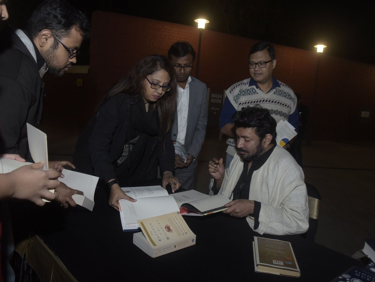 Calcutta_Times's tweet image. Amitav Ghosh and Pulitzer winner Siddhartha Mukherjee signed copies of their books after a talk session at Alipore Jail Museum

#amitavghosh #siddharthamukherjee #kolkataevent #aliporejailmuseum #kolkatalitfest #pulitzer