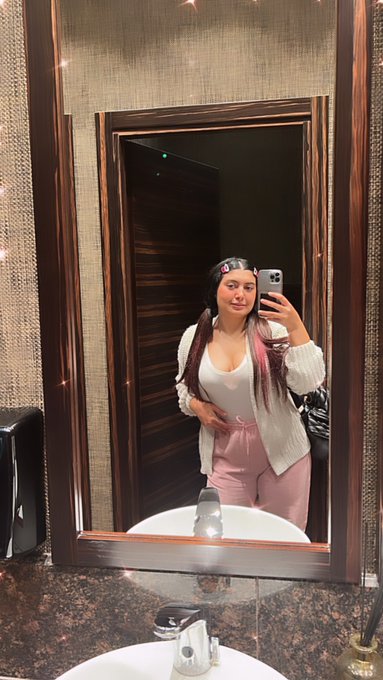 Am o tona de defecte dar pizduca mea e proaspat epilata 😌💧 https://t.co/xiifgqACyJ