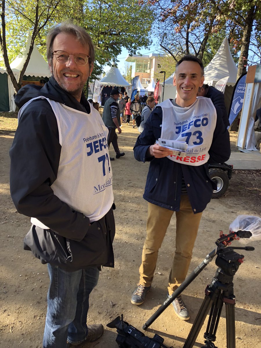Il y a tout juste un an, Gwenaël Rihet, mon camarade de tournage avec qui j’ai partagé le bureau d’Angers de longues années, disparaissait dans des circonstances tragiques. L’actualité continue. La vie aussi. Sans toi. Mais nous ne t’oublions pas.