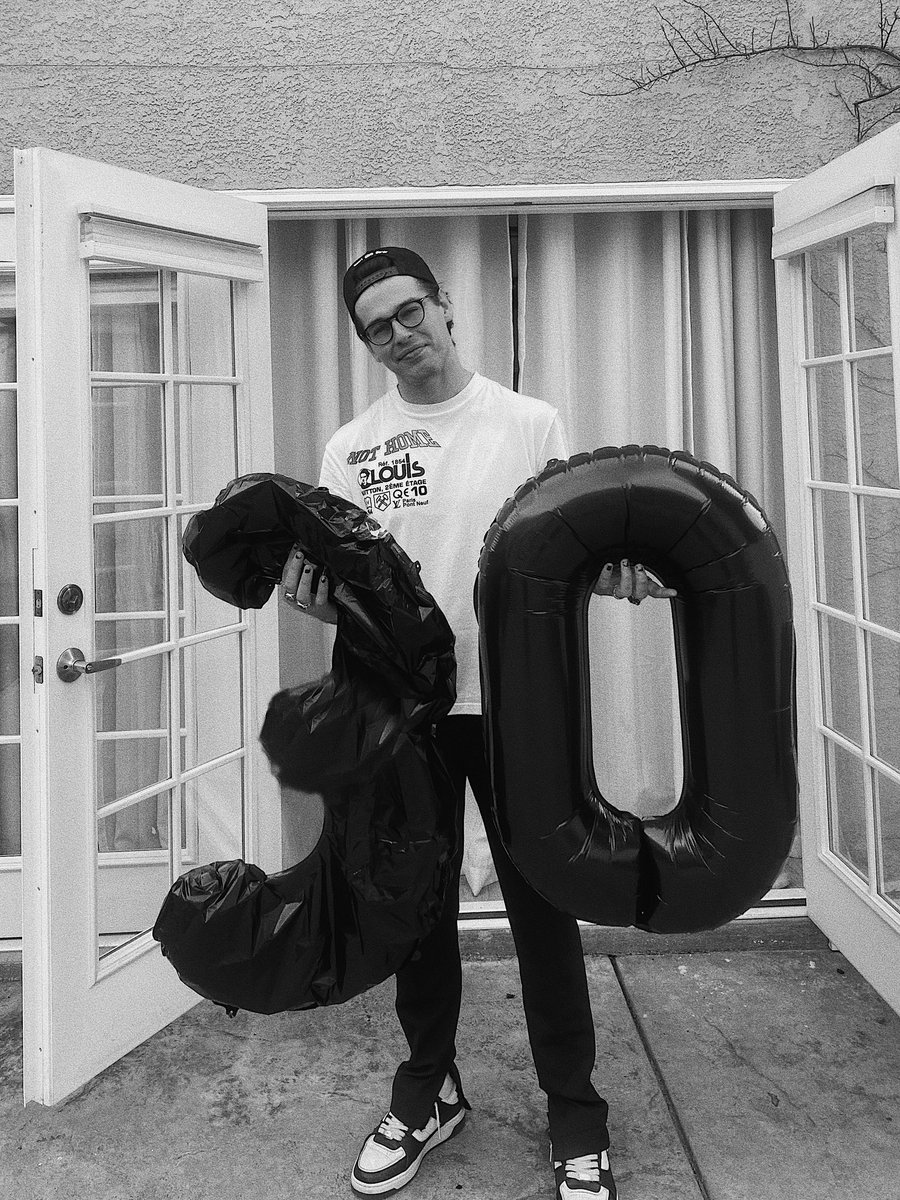 blakesteven's tweet photo. well shit - turned 30 yesterday https://t.co/VQh6duXyPT