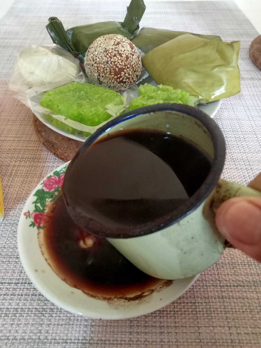 Wiedy49804912's tweet photo. Kesetiaan pasangan itu menerima apa yang ada dan tidak akan pernah membanding 2 kan dgn kelebihan dan kekurangan orang lain...🤔

*Wied*🙏🌹
#tetapsetia
#sllpercaya

Minum kopi jajanannya pasar...
Cium pipi jangan ampe nyasar... 😘 https://t.co/BDOEk1bnVd