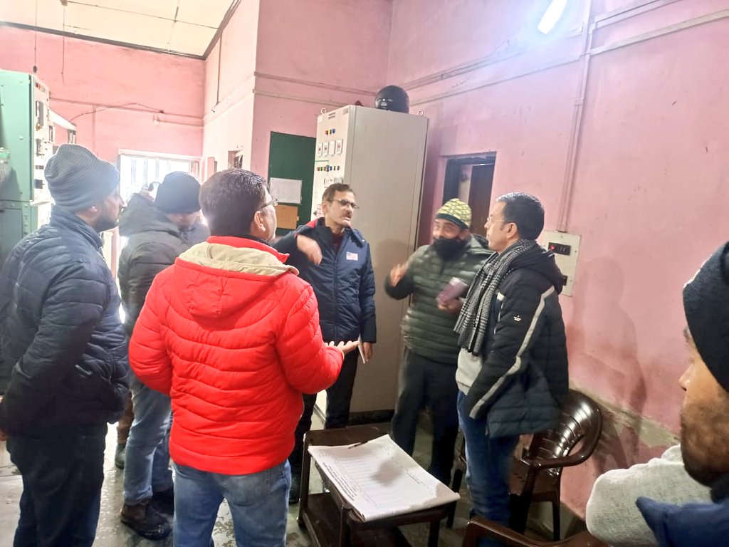 dicbudgam's tweet image. Officers monitoring restoration of 11 KV feeders at #Budgam, #Beerwah &amp;amp; #khag
@diprjk @DC_Budgam @ddnewsSrinagar @ddprsrinagar @ddprsrinagar
