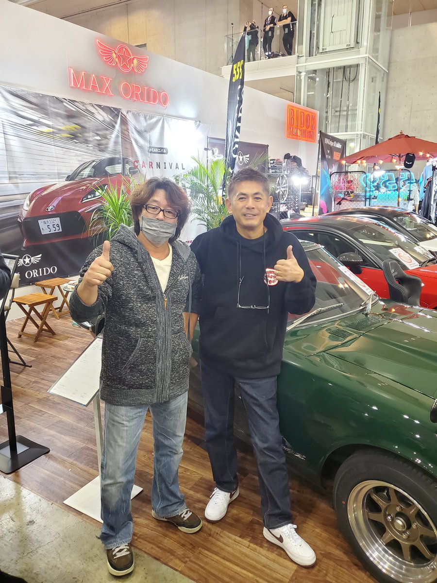 AutoHky's tweet photo. オートサロンで自社のステッカー探し https://t.co/4NOgxXbRuZ