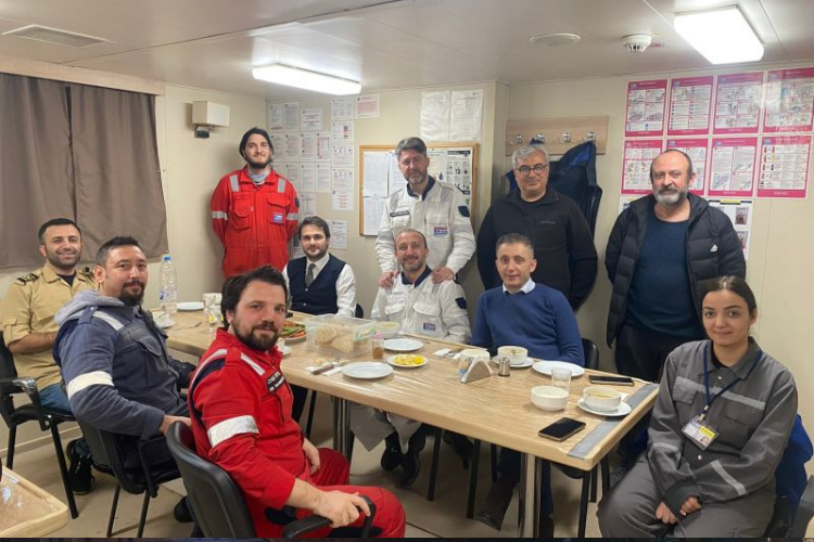 HaberDenizde's tweet photo. YMN Tanker yeni yılın ilk gemi ziyaretini yaptı
YMN Tanker Marine Management yeni senenin ilk ziyaretini Med Pakize isimli gemiye yaptı.
https://t.co/rosl07KcQJ
#ymntanker #medmarine #medpakize #yamanşen #ziyaret https://t.co/JdOtxRWkX9