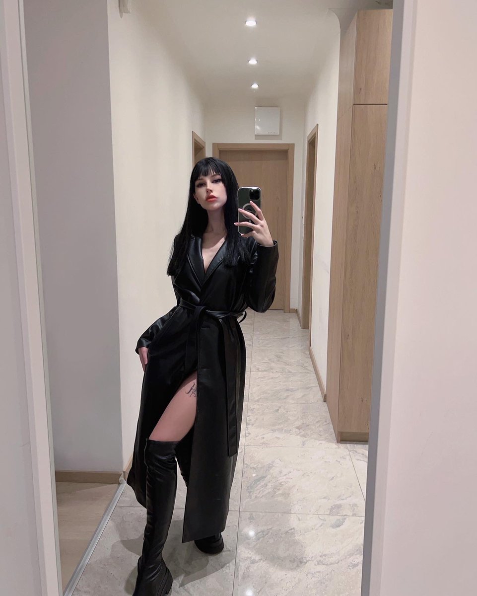 vimorrigan's tweet photo. Love this coat 🪐⋆｡°✩ https://t.co/MDlumjBCgR