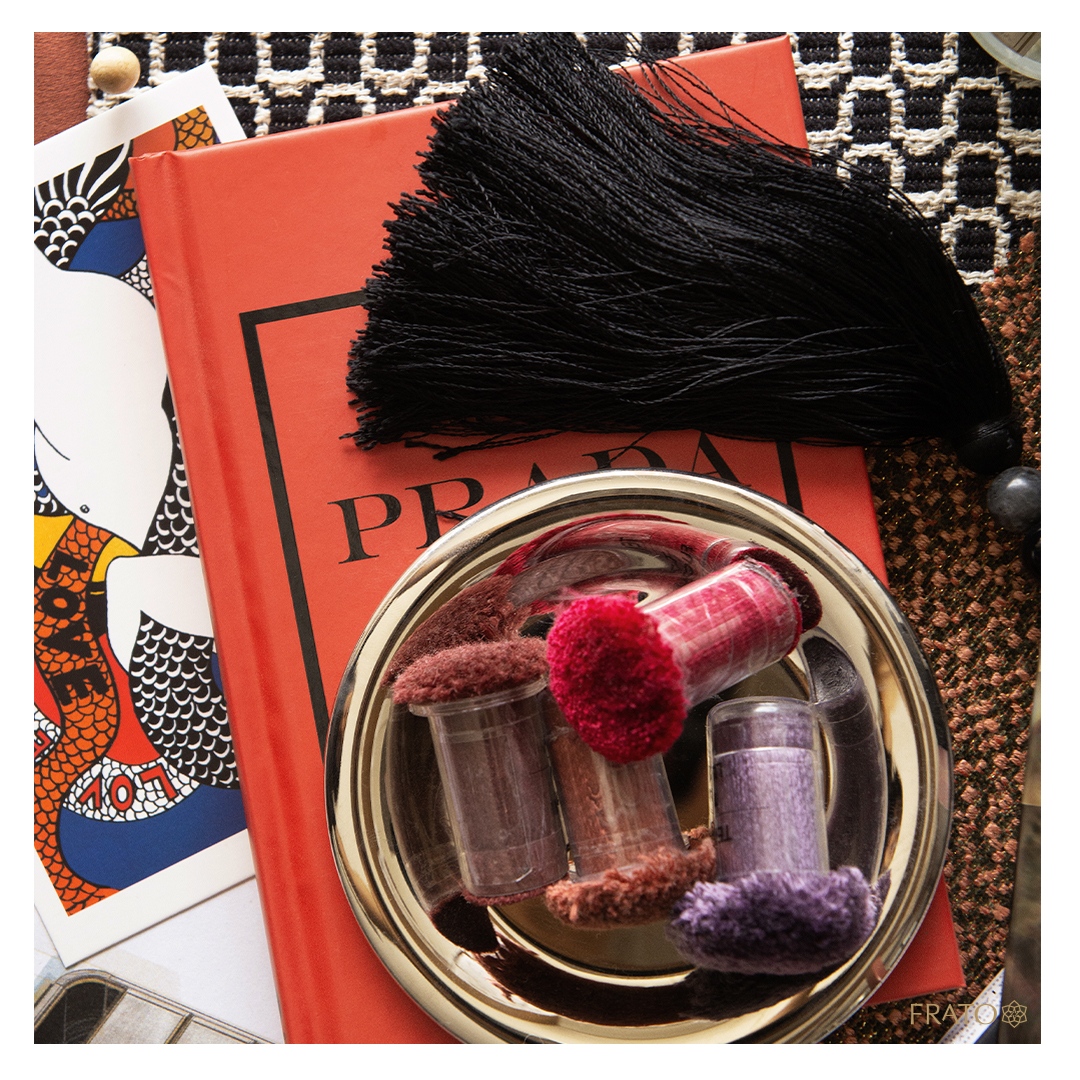 FratoInteriors's tweet image. Velvet, linen, jacquard… There are so many rich textures that can bring that room to life. And who could resist a tassel or two?

Find more inspiration via the link in our bio. 

#BeatTheGrey #FRATOInspirations #SettheTrend #SetTheMood #TexturesPatterns #TimelessInteriorsbyFRATO