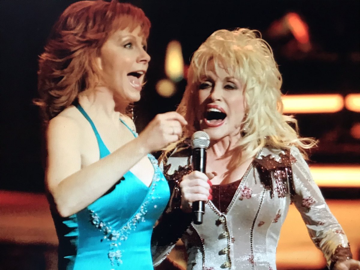 SilentRob5's tweet image. 🍍It’s like if that @reba met that @DollyParton I had and they had a baby. And that crazy @jamieleecurtis stuff I had and the super #SigourneyWeaver met and had a baby. And by some miracle, those two babies met and fucked @awk_ashleigh 🧡would be the shit that they birthed.🍍🙂