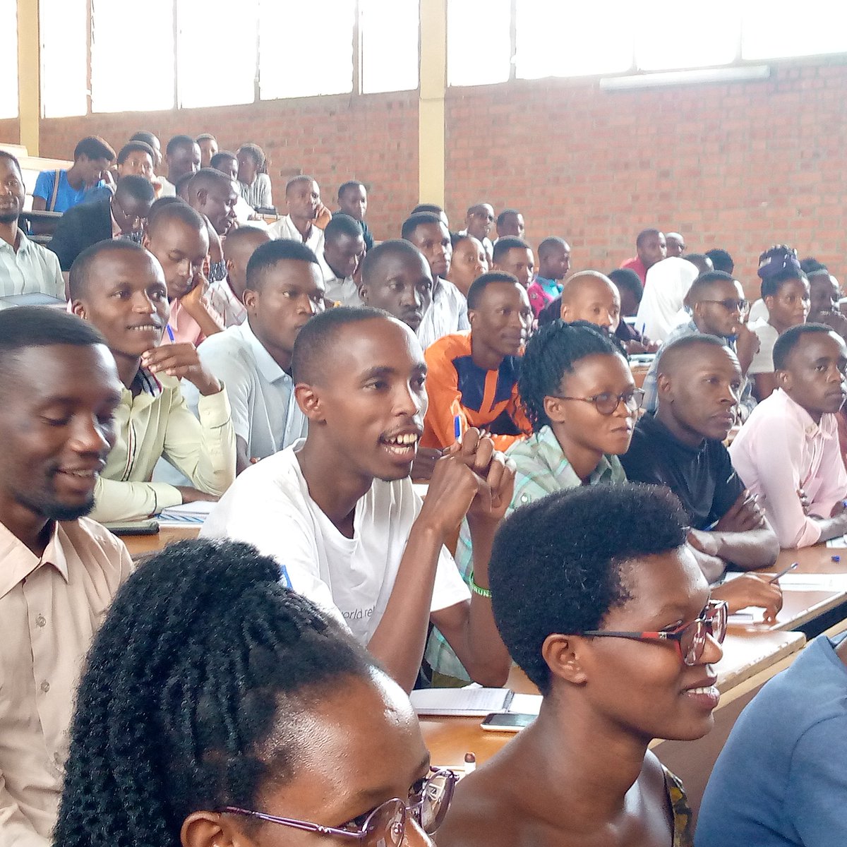 AMusongati's tweet photo. Un impératif de l'éducation aux médias et à l'information
La dernière jour de la sensibilisation de l' EMI aux Étudiants de l'Université du Burundi à Muganga.
@EMIL
@MILCLICKS 
@unescobdi https://t.co/vCc91Dc7Bg
