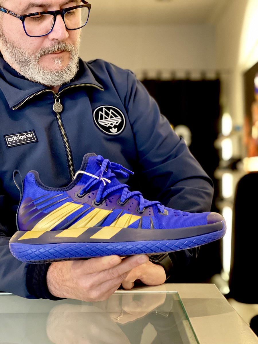 40per20H's tweet image. ¿Que piensas cuando las tienes en tus manos? Pues imagínate tenerlas en tus pies😱
La nueva Next Gen de Adídas Stabil es la “ZAPATILLA”🤾‍♂️.
Varios CW todavía disponibles en web y tu tienda de referencia en Gavà.
.
#adidashandball #adidasstabil #adidasperformance #POLSWE2023