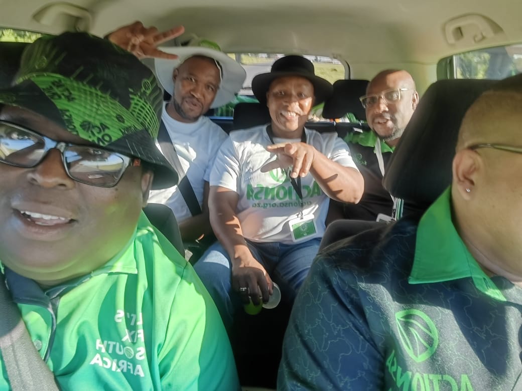 CurvyFifz's tweet photo. The original kings of "#Retsene" ๐๐๐
The Sedibeng Regional Director of Operations, Webster Kutoane and ma'actionara from Lesedi Constituency (Sedibeng Region) enroute Marikana for the launch..... Ons is binnekant ๐ค
#ActionSA #LetsFixSouthAfrica #Project2024 https://t.co/5DeSl9Z33T