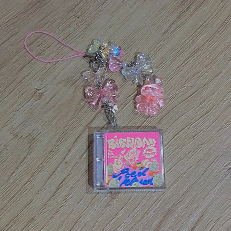 revehaul's tweet photo. β
( π· #revemail. )
β from: @mifairie.
is it safe to say iβm deeply in love with this customized smini charm? definitely added hundredfolds of sparks on my pink smini. thank you so much for your service, until next time! #mifairiemail. π
β https://t.co/z5xuYIM3N5