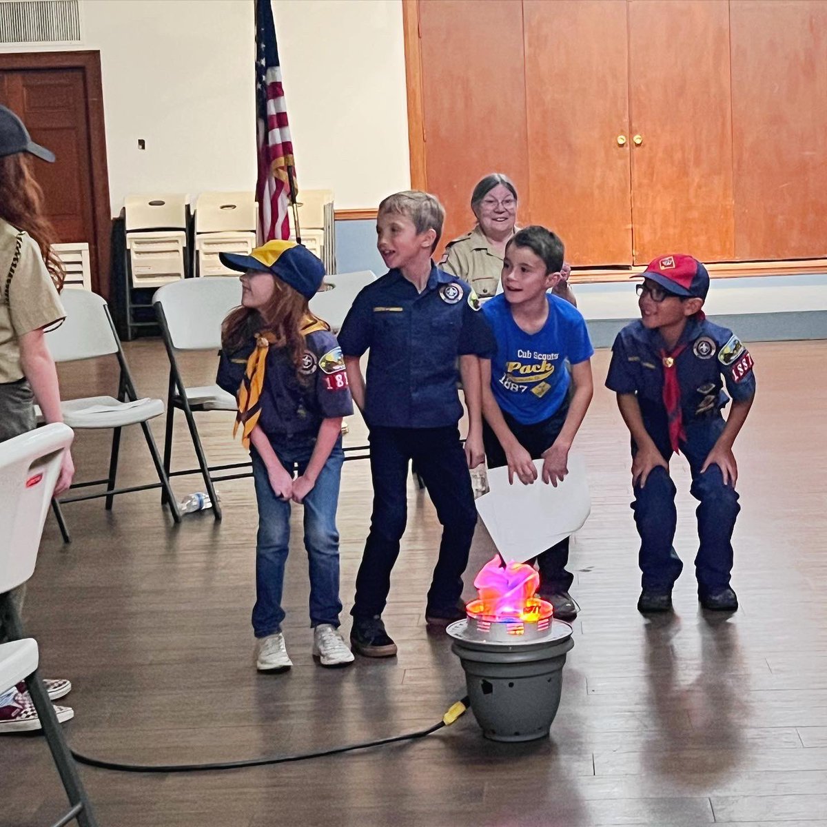 Pack1887's tweet photo. @Pack1887 Wolf den campfire program…all the classic songs, jokes, and skits including Invisible Bench! Well done, Wolves! 🐺👏🔥 #Pack1887 #Riverside #CubScouts https://t.co/NxZ0OXGYDh