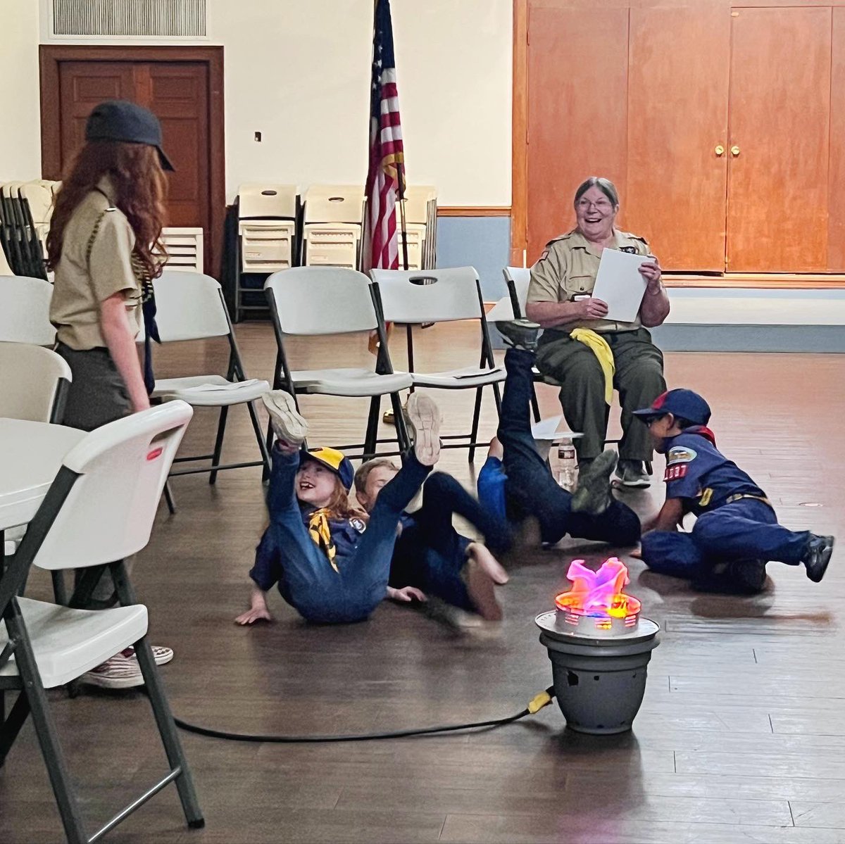 Pack1887's tweet photo. @Pack1887 Wolf den campfire program…all the classic songs, jokes, and skits including Invisible Bench! Well done, Wolves! 🐺👏🔥 #Pack1887 #Riverside #CubScouts https://t.co/NxZ0OXGYDh