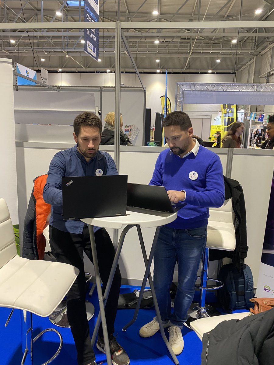 afkir45009's tweet photo. 👉 Forum de l’orientation au #COMet Orléans , @poleemploi_RCVL est là pour vous !
Venez nombreux , nos conseillers @MaximeBunelpro et Mickael vous attendent sur notre notre stand pour vous parler : ➡️Orientation ➡️formation ➡️ insertion.
@patrick_boissy https://t.co/2nE6Wf8S5k