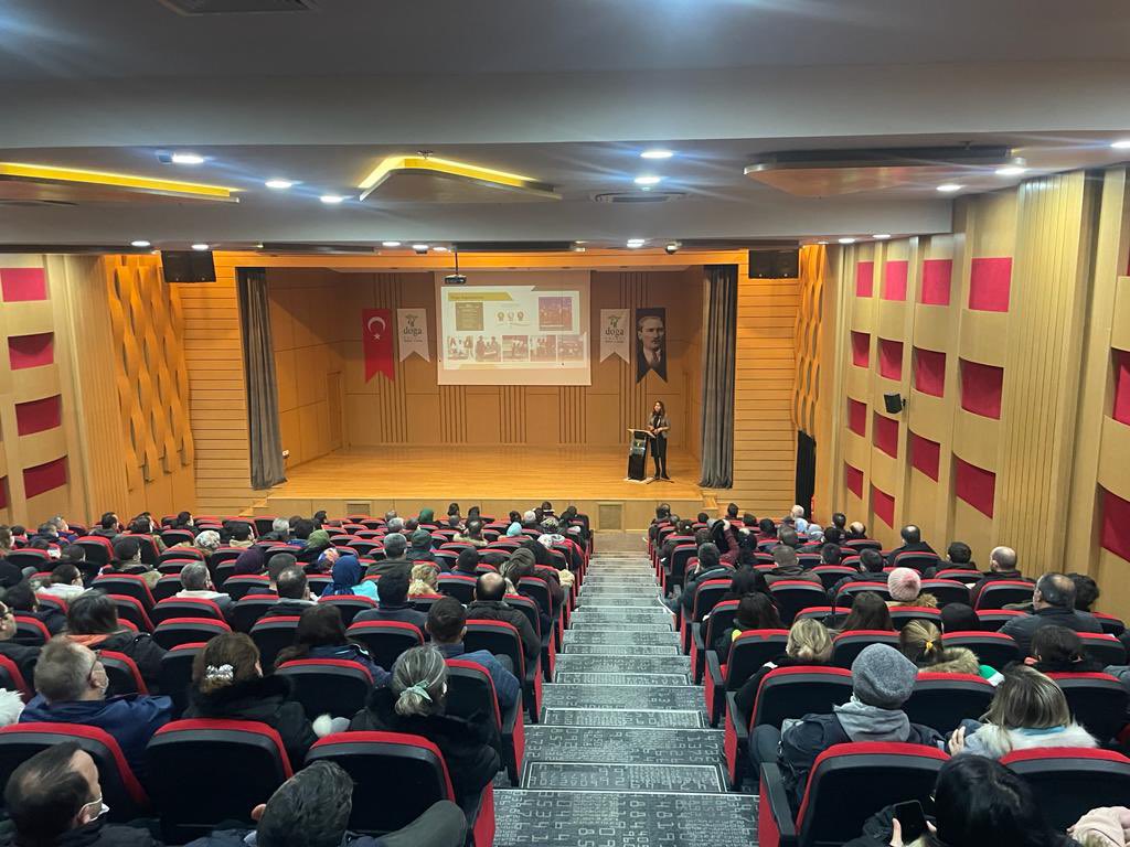 Kampüs Müdürümüz Ayşe Çelik Bursluluk Sınavı’na katılan öğrencilerimizin velilerine Doğa Koleji eğitim süreci ile ilgili sunum yaptı. Katılan velilerimize teşekkür ederiz. #DoğadaBursluluk <a href="/EnisEryaman/">Enis Eryaman</a> <a href="/ilkay04cakir/">İlkay Çakır</a> <a href="/clkaysem/">Ayşe Çelik</a> <a href="/DogaOkullari/">Doğa Koleji</a>