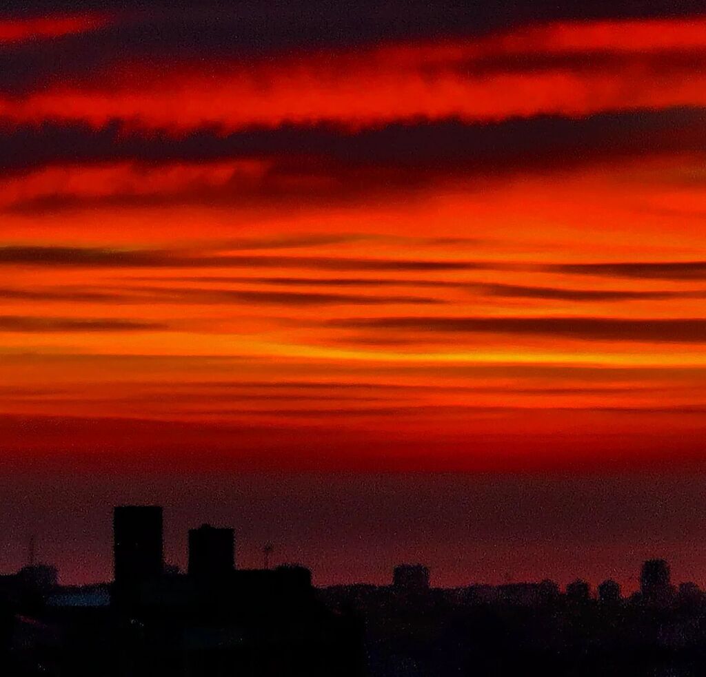 Bon dia!
#hortaguinardo #Barcelona #Catalunya #albada #sortidadesol #dawn #sunrise #alba #salidadelsol
...
#catalunyagrafias #catalunyaexperience #ok_allpics #catalunya_natura #poblacions_de_catalunya #paisatgesdecatalunya
#quebonicaescatalunya #ig_catal… instagr.am/p/CnYwMdXoWGf/