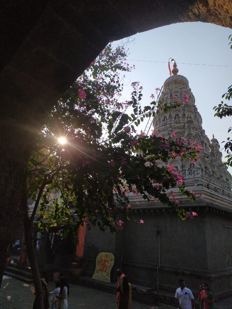 बोला बोला एकदा भक्तलिंग हर्र बोला हर्र
सिद्धेश्वर महाराज की जय ! 🙏🏻🌸🌸
#संक्रांत #MakaraSankranti #siddheshwarswamiji #SaturdayVibes