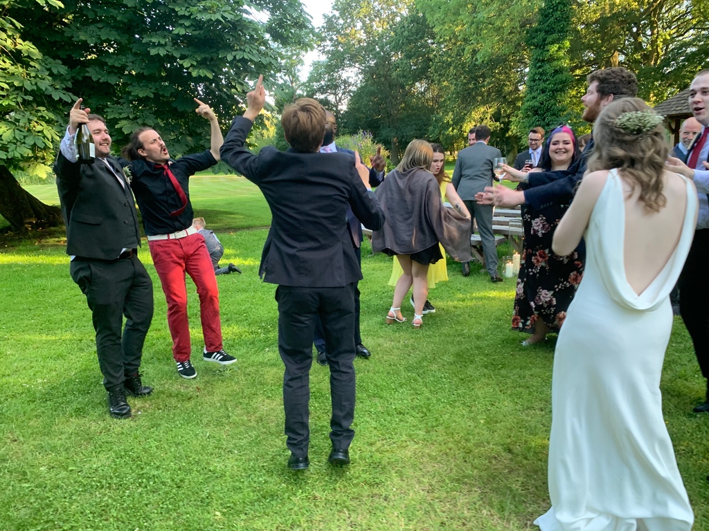 Max makes friends everywhere he goes, as well as being one the most explosive and exciting frontmen in our roster and of course being wireless means he can turn up ANYWHERE! 

#sexysinger #singer #vocalist #singersofinstagram #singers #thefuntimefrankies #partyband #weddingband