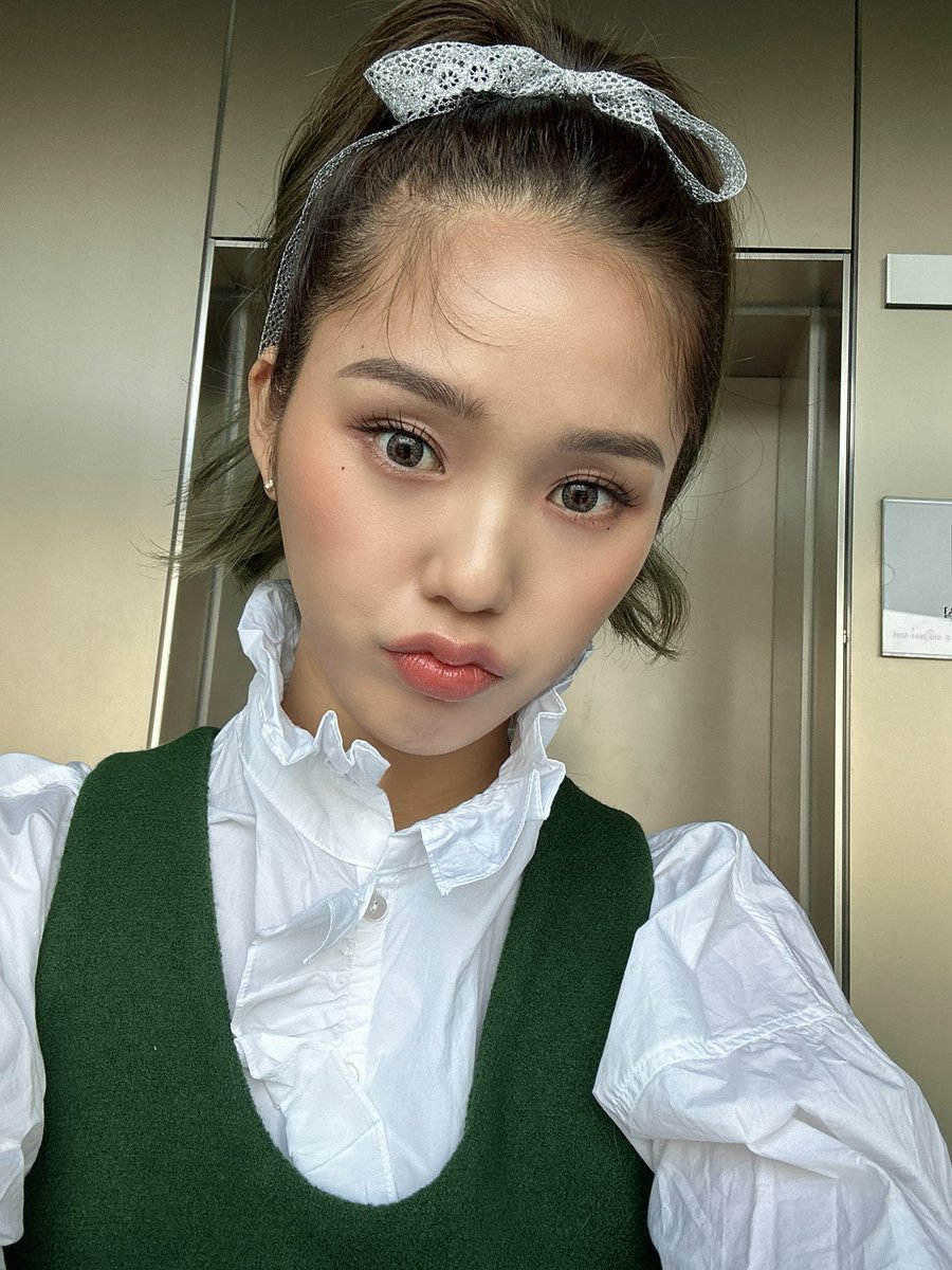 OHMYGIRL_official tweet media
