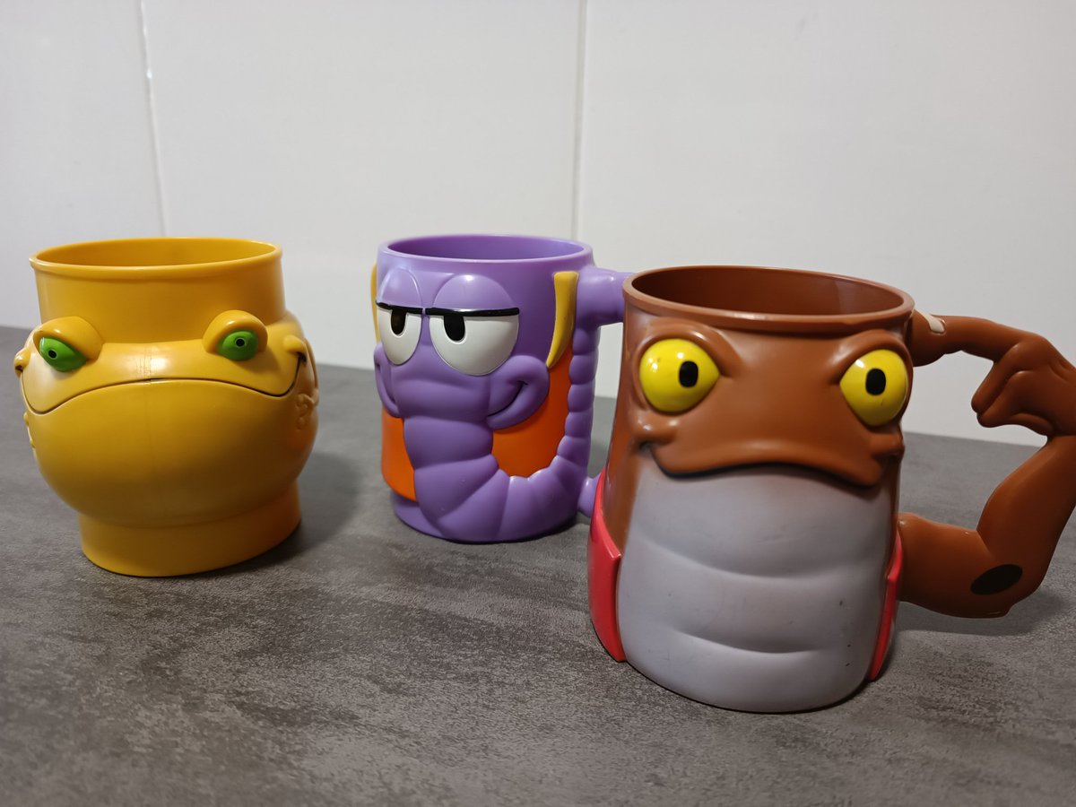 HelanyaH's tweet photo. Qué levante la mano quién tuvo o tiene una taza como ésta: https://t.co/UiXoFBxq4s