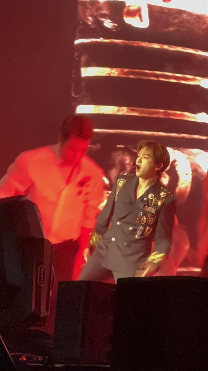 자켓만 입었니 ☺️☺️ 근데 안벌어지게 한번 더 찝었구나 굳이 굳이 안그래도 되는데