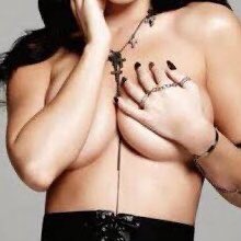 levyyperry's tweet photo. I'm voting for the owner of these iconic boobs 👀 

#KatyPerry for #FaveResidency at the #iHeartAwards!

1 RT= 1 VOTE https://t.co/da7hA8c3OS