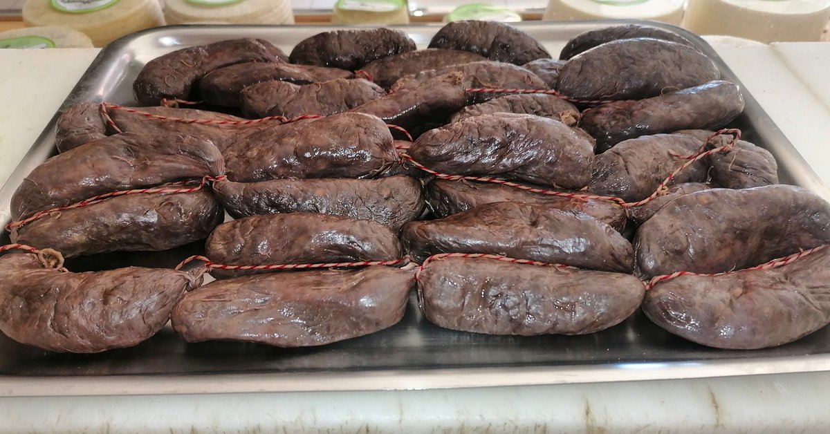 CasaTomillo's tweet photo. 😋Es timpo de disfutar de nuestras tradicionales y ricas #morcillas.
Puedes hacerlas fritas, a la parrilla o en guisos con legumbres, de cualquier manera "la morcilla es una maravilla".
#casatomillo
#mercatcentraldevalencia
#productosmanchegos
#gastronomiacuenca
#Cuencadeliciosa https://t.co/Oj9wOixJMR