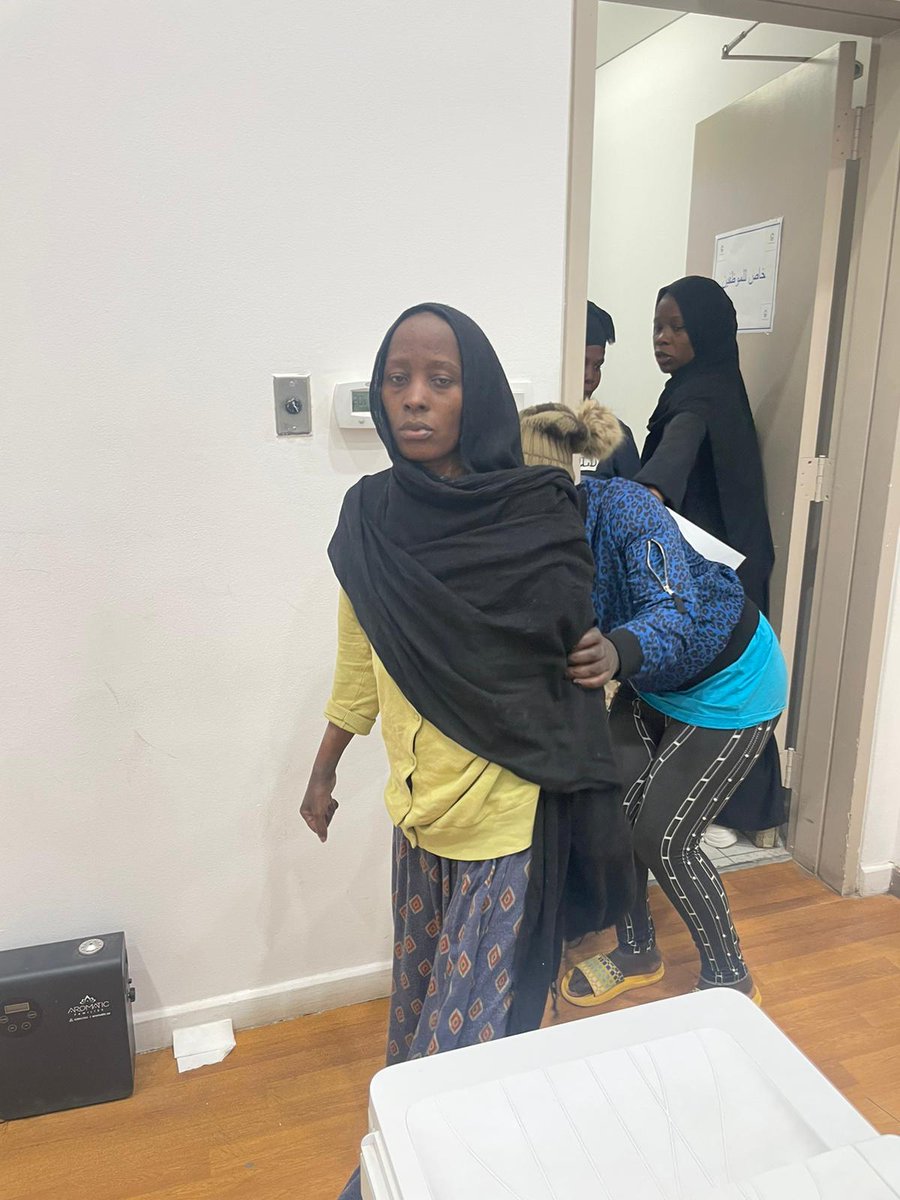 font_pen's tweet photo. @GPIforthepoor @roselinenjogu
It's paining that Binti was supposed to travel yesterday and she's still  stuck at the airport Saudi Arabia for days.She's sick and in poor healthy. Pls @roselinenjogu. Please bring our sister back don't leave her at the airport
#Kenyans live matters https://t.co/3kWNYH2XBy