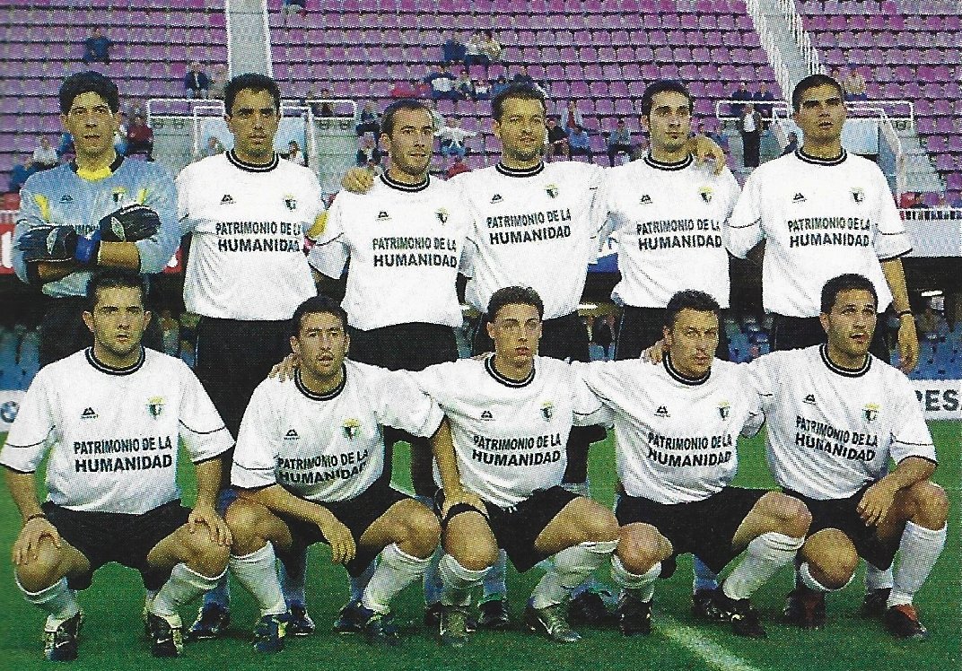 FutbolCarroza's tweet photo. 📷 Burgos 02/03.

📋 Carlos Terrazas llevó al equipo a la liguilla de ascenso.

⚽️ Barbarín (16) fue el máximo goleador de la plantilla. 

👥 Tenía como compañeros a futbolistas como Santisteban, Iñaki Bollaín, Lucio, Acorán, Iker Urraca, Pablo Zuluaga, Juanjo, Imanol Alguacil... https://t.co/HmQ99NKWXB