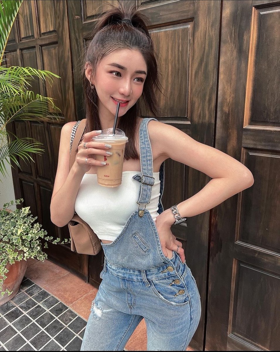 smfindomqueen's tweet photo. 怎么今天没有任何狗狗跟我私信啊，那我只好开始做活动了，私信点赞转发抽一位加联系方式💜💦
#媚黑 #榨金 #色情 #调教 #高潮 #女神 #女S #男奴 #挑逗 #狗狗 #主人的任务 https://t.co/wV2xPmk1rS