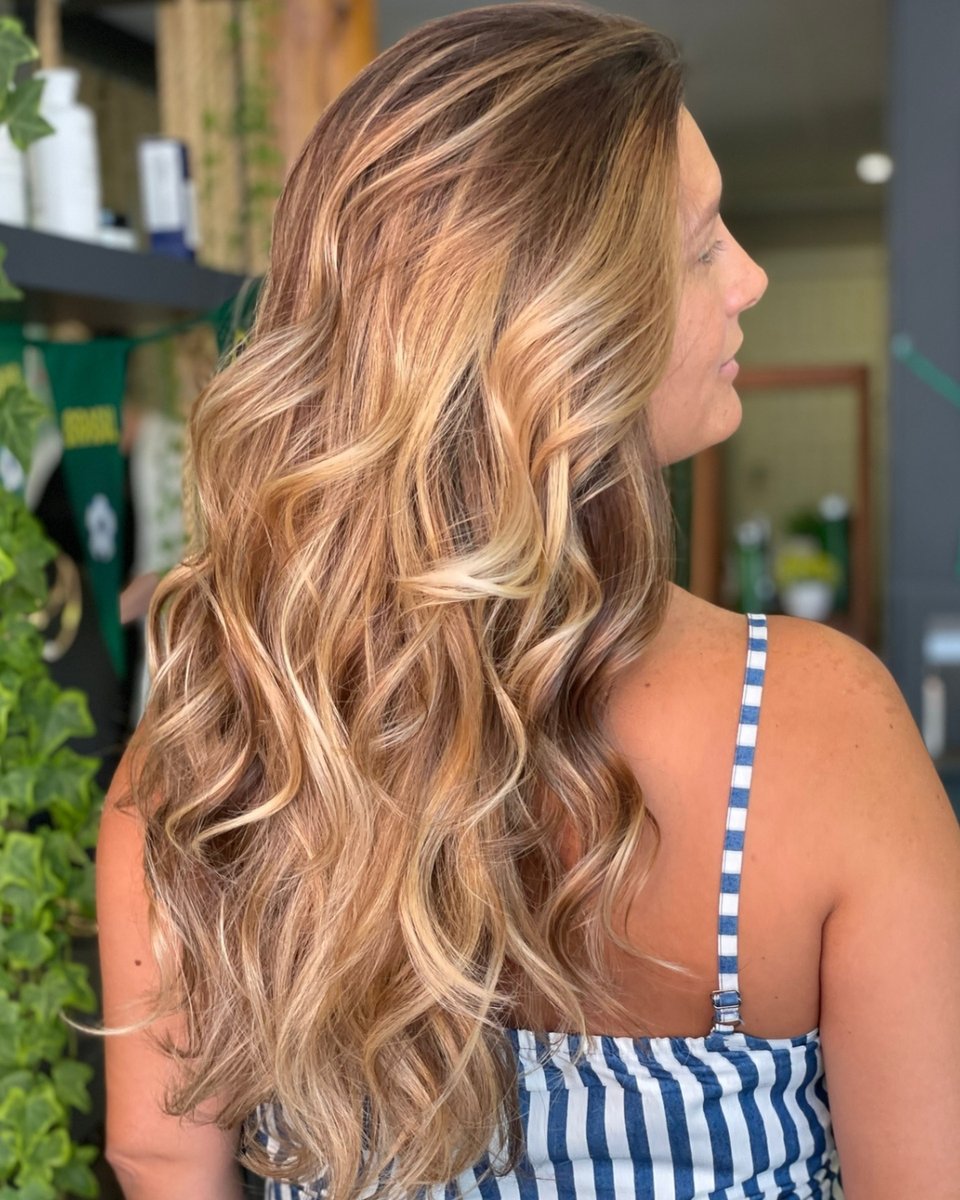 vargaslagoa's tweet photo. 📌 Lembrete!
Agendar seu horário para ficar ainda mais linda aqui, no Vargas Lagoa✨✨
.
Agende seu horário!
📲 (48) 9 9946-1922
.
Hair By: @shi_ines
.
#vargaslagoa #lagoadaconceicao #saloodebeleza #cuidese #cuidedevoce #voceémaravilhosa #momentovargas https://t.co/MM6QIvPpBv