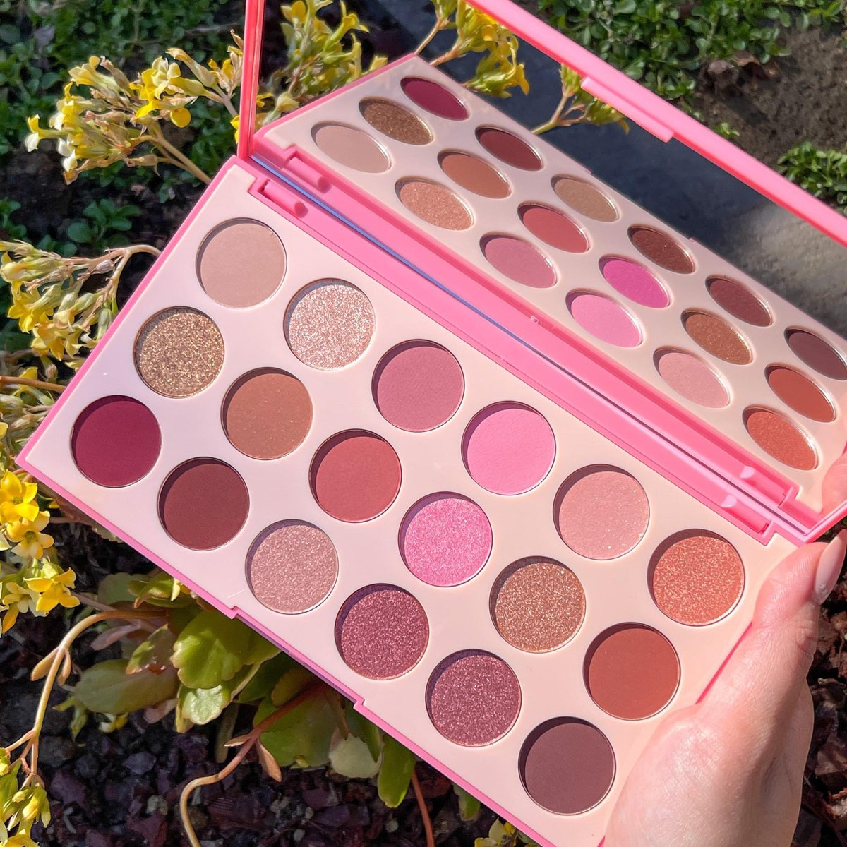 pxwSkincare's tweet image. เปิดพรีออเดอร์ รอสินค้า 4-6 Week 
มัดจำ 50% 
Morphe 18V VA-VA Bloom Artistry Palette 

✨ราคา 620 บาท✨

#morphe #พรีออเดอร์ #พรีออเดอร์อเมริกา