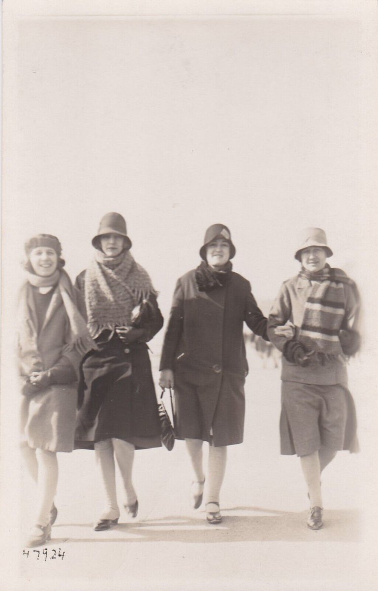 SeasideFerry's tweet photo. If these women were in a band I'd like to think they'd be called 'The Clochettes' - just look at those great hats! 
#1920s #seasidestyle #SaturdaySnaps https://t.co/DESM0to7Ek