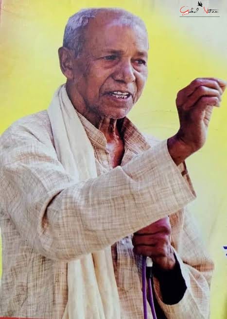 कोया जोहार 💐🙏
🌼 समाज में सभी जीते है लेकिन समाज के लिए जीने वालों में लाखों में एक होते हैं और वे महामानव है 🌼

 गोंडवाना रत्न दादा मरकाम

गोंडवाना समग्र क्रांति आंदोलन के महानायक पेन. दादा हीरा सिंह मरकाम जी की जयंती पर सादर जोहार 💐💐🙏🙏आनलपेन जोहार 💐🙏💚💚