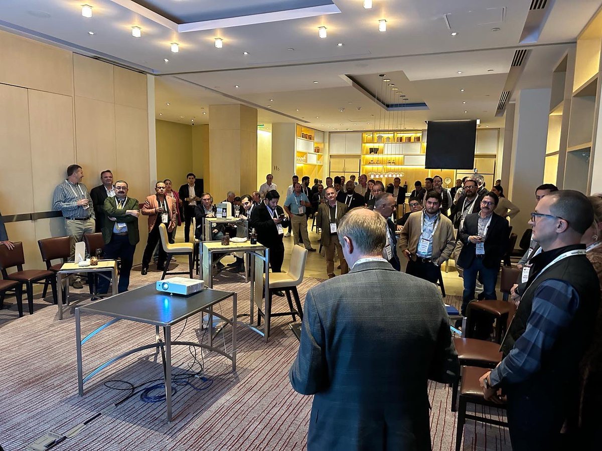 _Raul_Caballero's tweet image. The US Dry Bean Council meets for its winter board meeting in Mexico City and ends the day in a networking day with the trade. #Mercalimentos has represented the USDBC for over 25 years. #usdrybeans #eatmorebeans #alianzaleguminosas