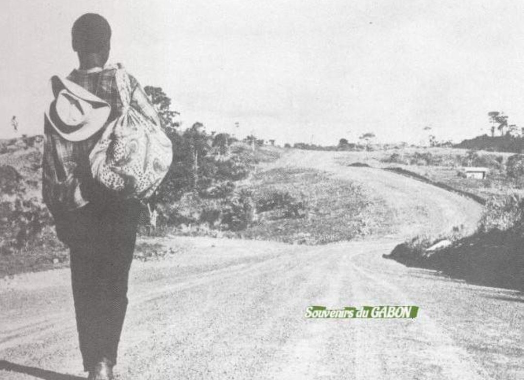 KlinsJhonson's tweet photo. 50 ans après le tournage de ce film (Où vas tu Koumba-1970), il est fort probable que cette route ne soit toujours pas bitumée. https://t.co/2f75Eum4ae