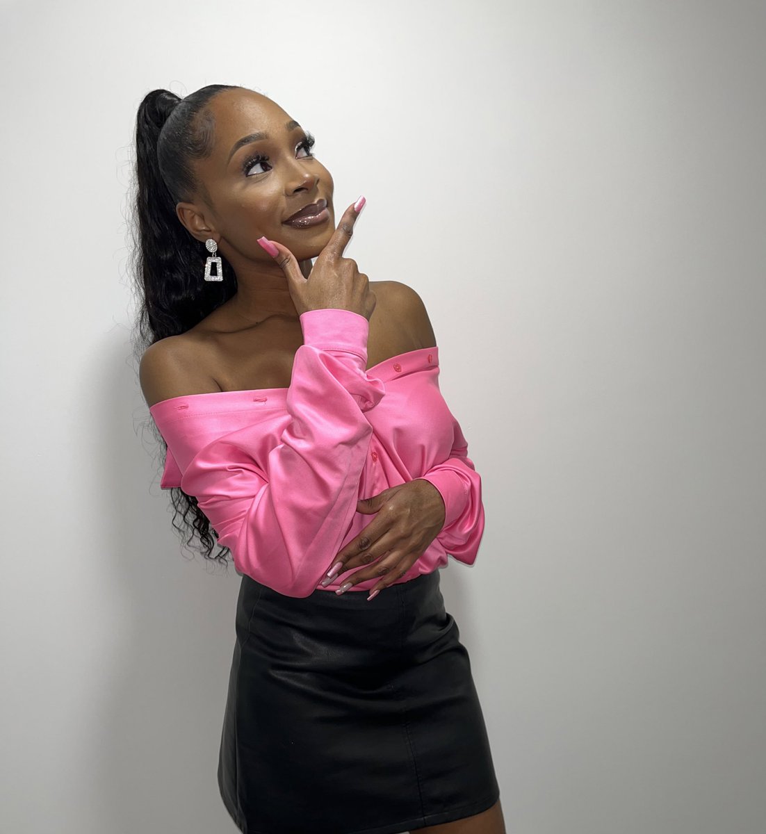 Toyosiii's tweet photo. Thirty &amp; Thriving ✨🥳💖 https://t.co/N8lJABIWsY