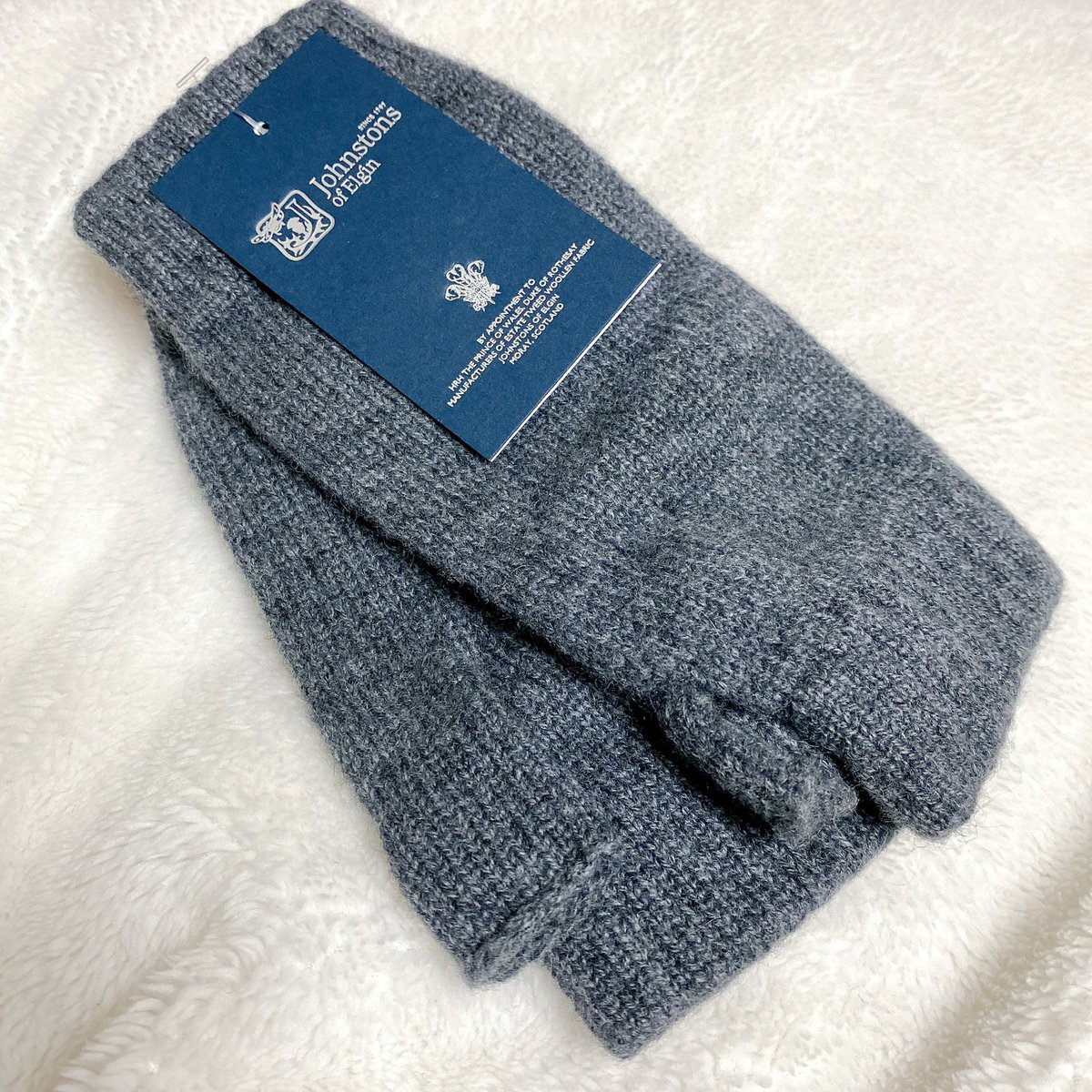 yumirin_29ch's tweet photo. 自分への誕プレは、指なし手袋を買いました😊これほしかったんですよね
#Johnstons https://t.co/qZWlt3NiZQ