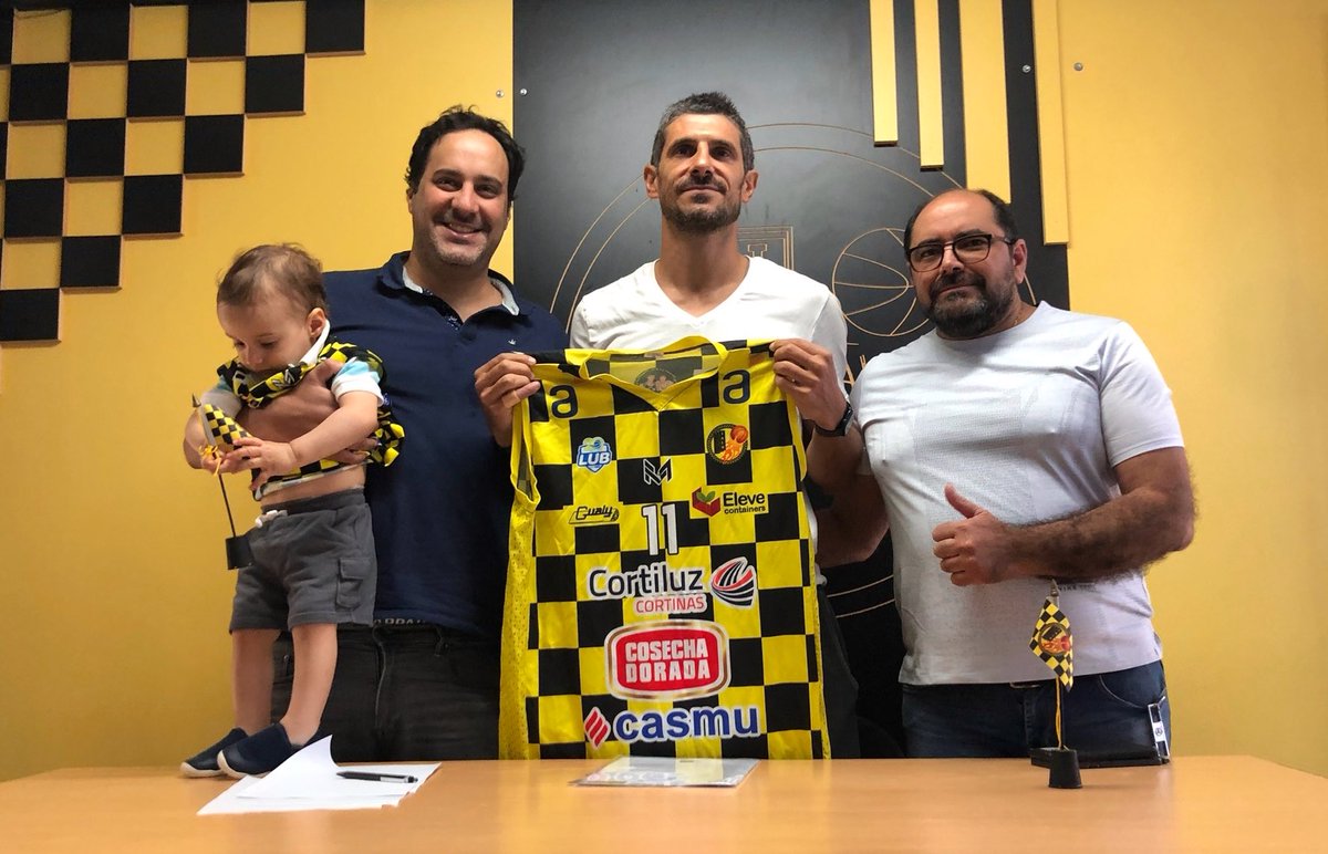 LarreOficial's tweet photo. 𝐋𝐋𝐄𝐆𝐎́ 𝐋𝐀 𝐄𝐒𝐓𝐑𝐄𝐋𝐋𝐀 🤩

✍🏼 Leandro García Morales firmó contrato con nuestra institución y ya se suma a Larre Borges de cara a la @LUB_Uy 2023.

¡Un placer tener a un jugador de esta magnitud en nuestra vereda! 🙌🏽 https://t.co/ByF86WyBTA