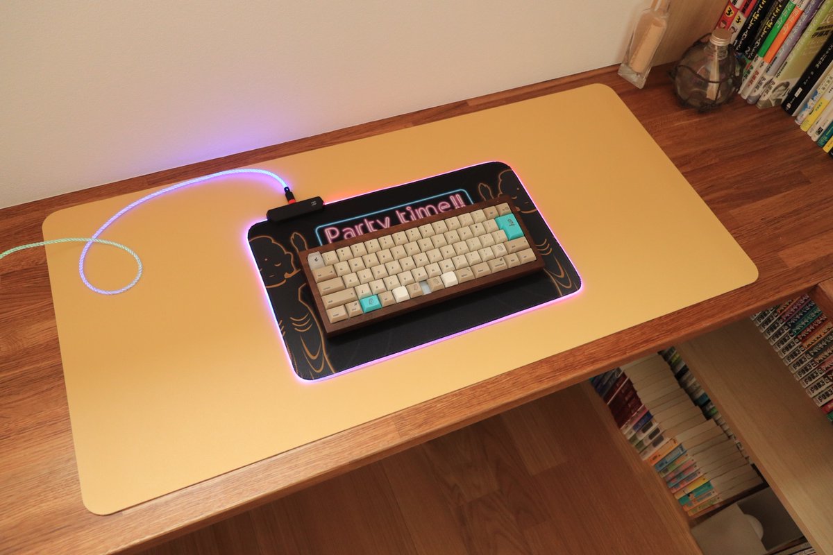 kirinsha_keycap's tweet photo. 準備が整いましたので販売を開始しました～！
在庫販売になりますので慌てなくて大丈夫です✨在庫0の時は入荷お知らせメールにご登録いただくかDMください📪
#自作キーボード #キリン舎デスクマット

パリピ仏陀ミニデスクマット / Life is party. 
https://t.co/cVHA2xlNSW #booth_pm https://t.co/UrqyyTL84U