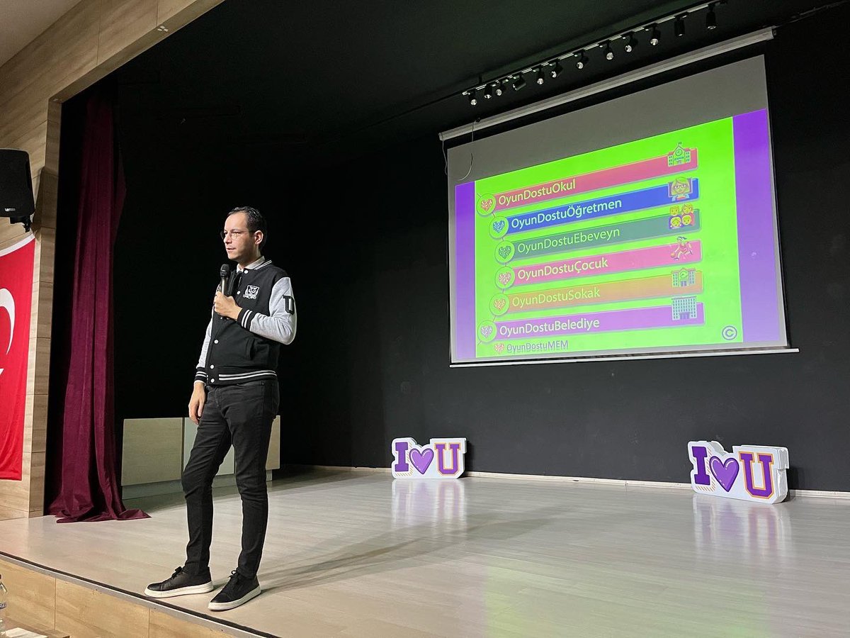 UOBornova's tweet photo. Çok değerli hocamız Doç. Dr. Yavuz SAMUR tarafından “Oyun Dostu Okul, Oyun Dostu Ebeveyn” konulu seminerimiz Uğur’lu öğretmenlerimiz, öğrencilerimiz ve velilerimizin yüksek katılımıyla gerçekleştirildi!💜🙌🏻 https://t.co/kzBZicgtjM