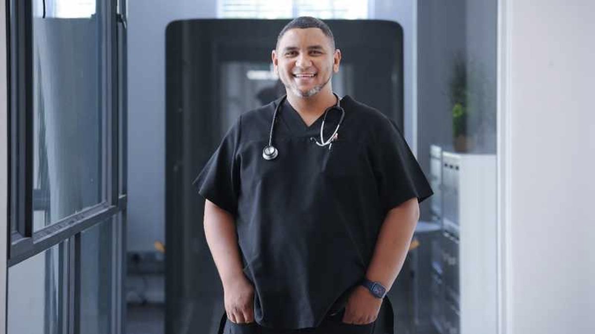 Dr Randall Ortel, a 37-year-old Capetonian doctor, drove a taxi to pay for his medical schooling. He now has two degrees:
capetownetc.com/news/this-cape…